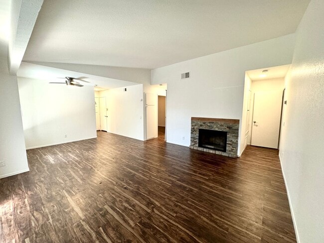 Building Photo - Charming 2-Bedroom Villa in the Heart of C...