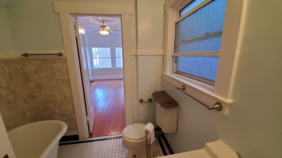 Building Photo - 2227 J St