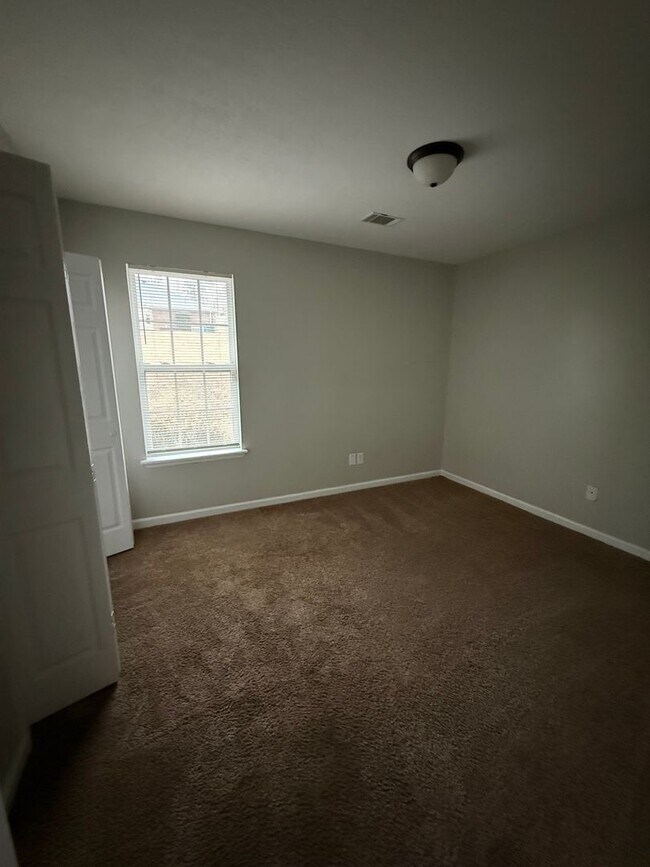 Building Photo - 1500 Cedar Hill Trail