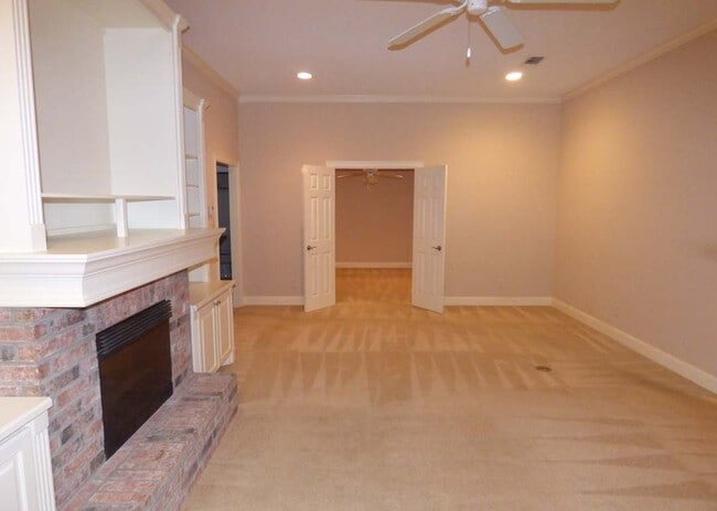 Building Photo - 636 St James Pl