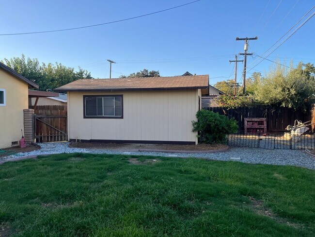 Building Photo - 105 Lombardy Ln
