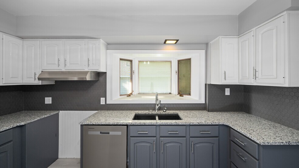 Kitchen - 1001 Patchen Rd