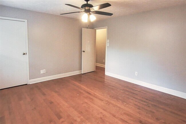 Building Photo - 3202 Birch Creek Dr