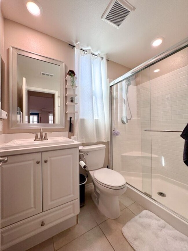 Building Photo - Stunning 5 Bedroom + Office Home with Priv...