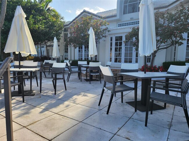 Building Photo - 1000 Quayside Terrace