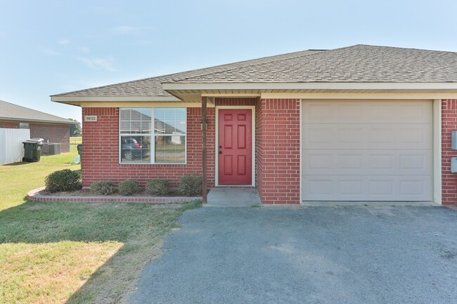 Building Photo - 16140/16142 Rolling Meadows Dr.