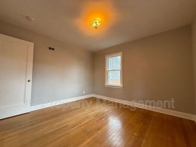 Building Photo - 115 16th St N