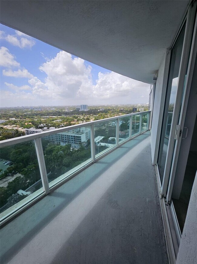 Building Photo - 2101 Brickell Ave