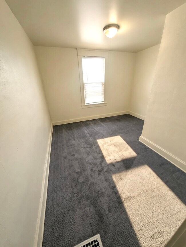 Building Photo - 2442 Gibson St