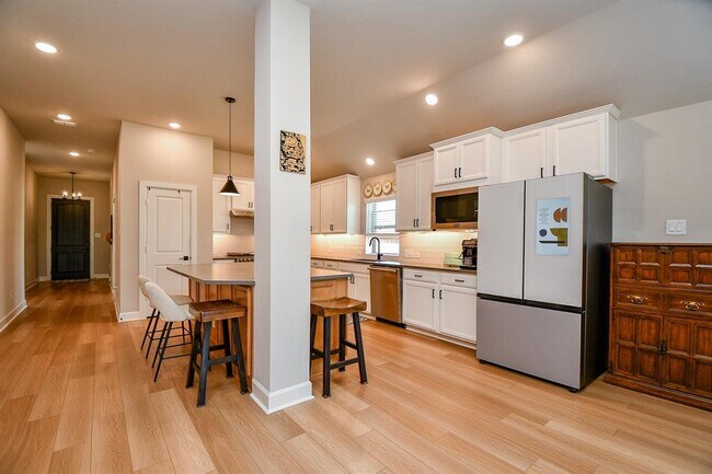 Building Photo - 18426 Bluebird Br Ln