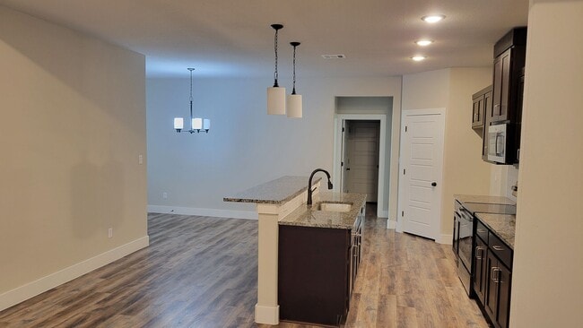 Building Photo - COMING SOON - Commuter Friendly - 3/2/2