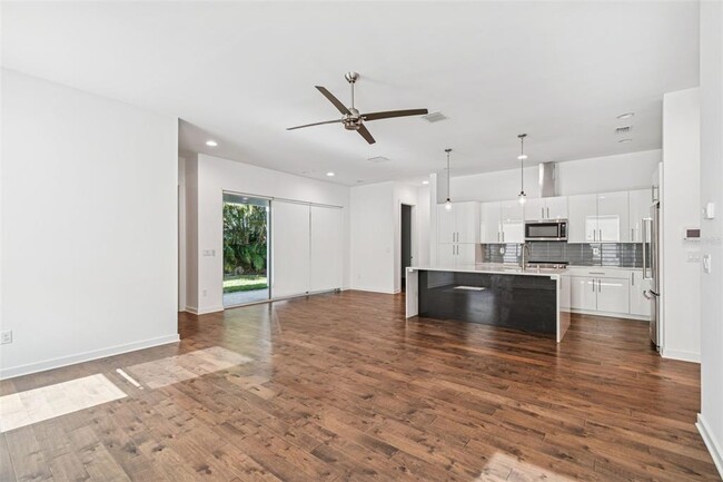 Building Photo - 6719 S Dauphin Ave