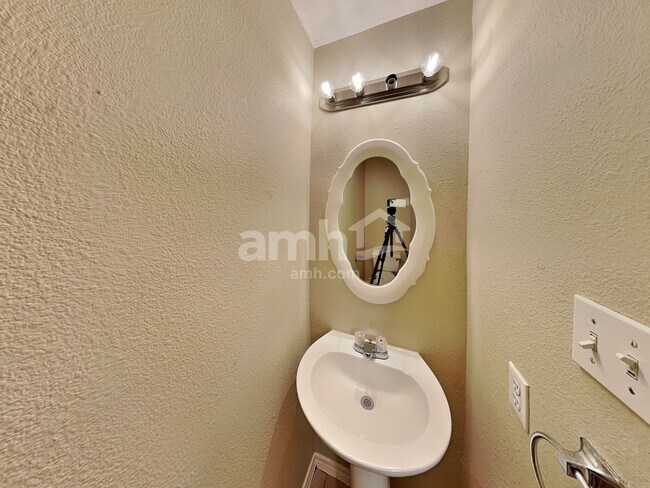 Building Photo - 9446 Swans Crossing