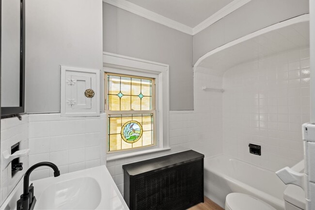 Building Photo - Beautiful 3 Bedroom House in Carrick Available May 1!