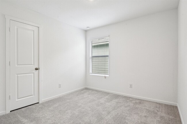Building Photo - 726 Ponderosa Ln
