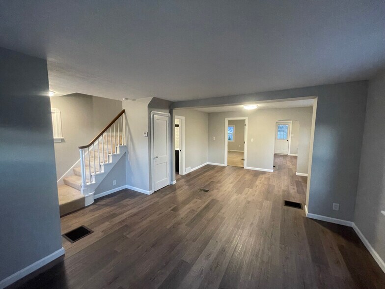 Building Photo - 36370 S Riverview Dr