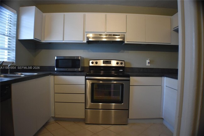 Building Photo - 9450 Live Oak Pl