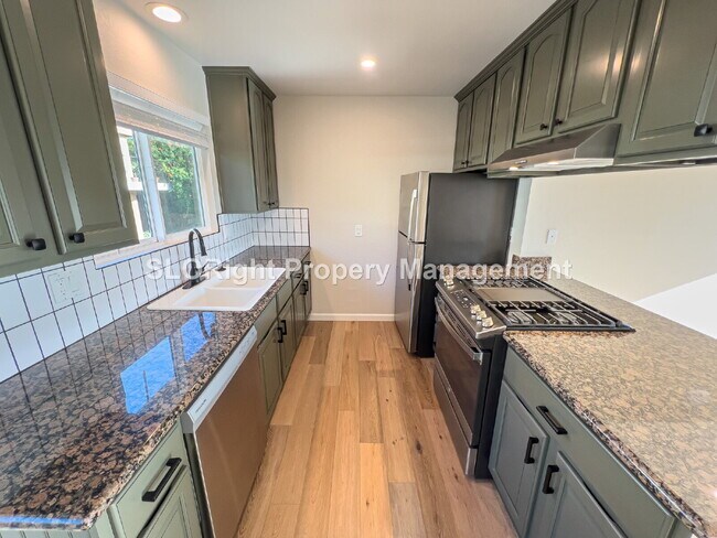 Building Photo - AVAILABLE SEPTEMBER- Upper Level Apartment in Pismo Beach - 1 Bedroom / 1 Bathroom