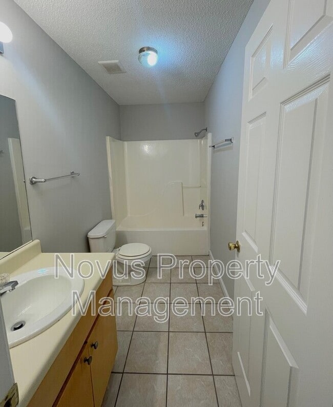 Building Photo - 119 Magnolia St