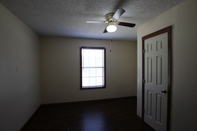 Building Photo - Beautiful 3 Bed 2 Bath Home in Tyler's Azalea District