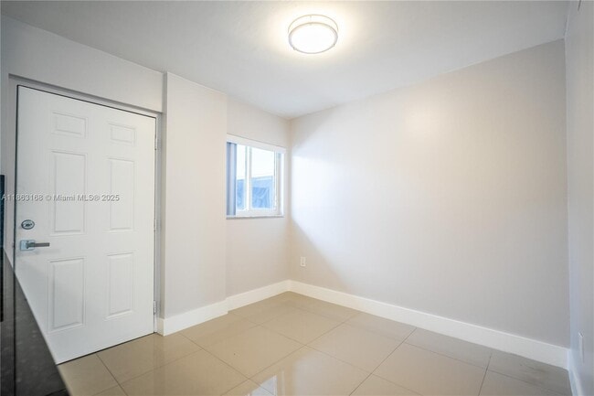 Building Photo - 1986 Biarritz Dr