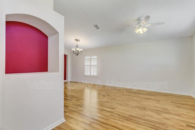 Building Photo - 608 Birchbark Trail