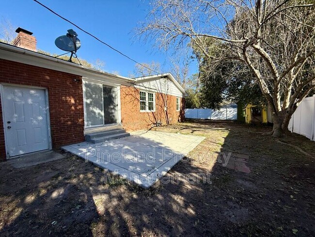 Building Photo - 1521 Paisley Ave