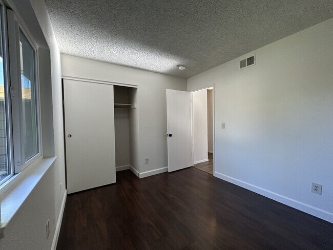 Building Photo - 2170 McGregor Dr