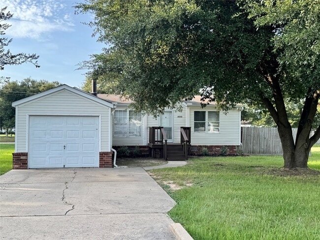 Building Photo - 16513 Desert Star Dr