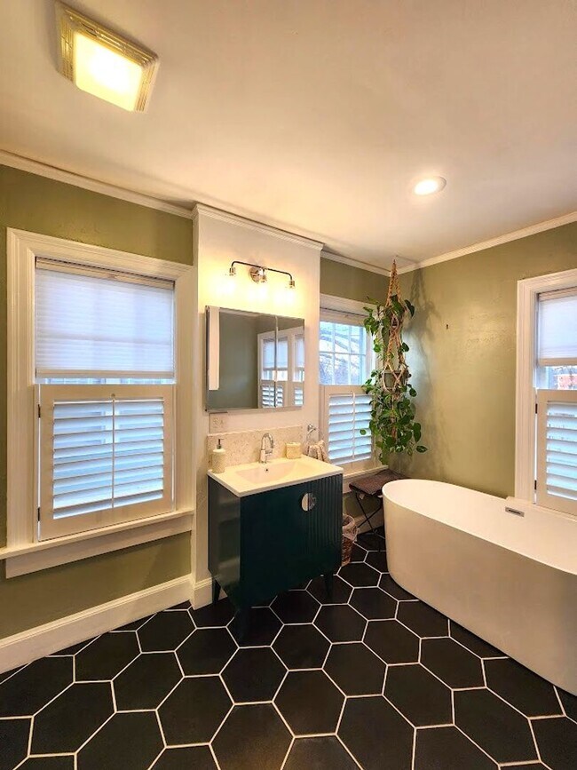 Building Photo - 3 Bed 2.5 Bath Plus ADU in Gatewood Add NW OKC