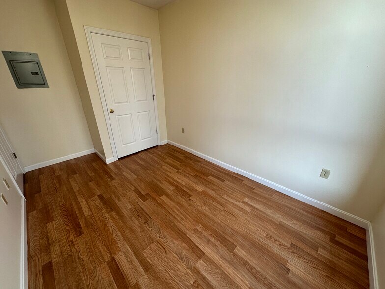 Building Photo - 79 Essex St