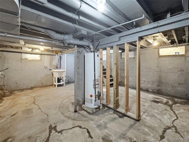 Building Photo - 2124 Bernice Ave