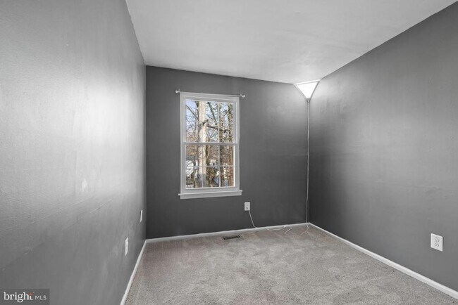 Building Photo - 6234 Ducketts Ln