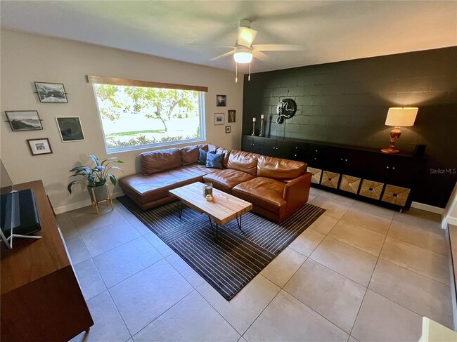 Building Photo - 338 Brassie Dr