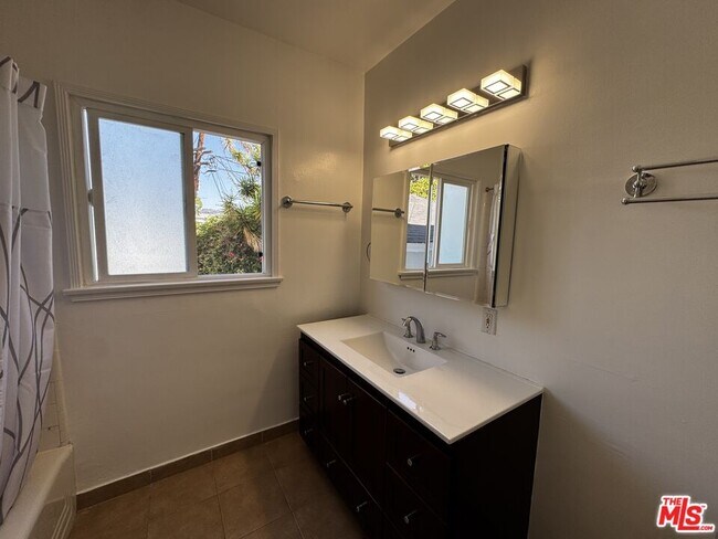 Building Photo - 1242 Edris Dr