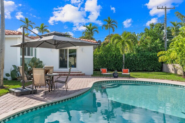 Building Photo - 2317 NE 12th St