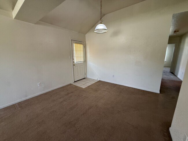 Building Photo - 3208 Raven Dr
