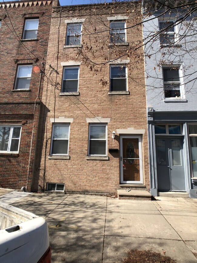 Building Photo - 1222 S 11th St