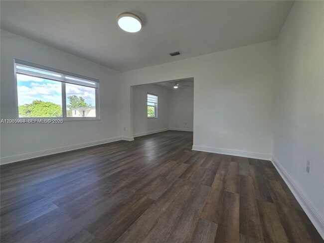 Building Photo - 6240 SW 21st St