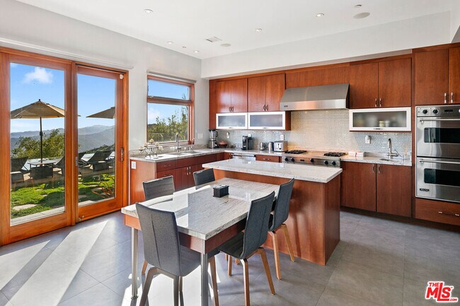 Building Photo - 301 Loma Metisse Rd