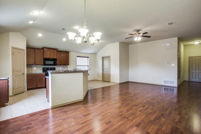 Building Photo - 409 Millbrook Ln