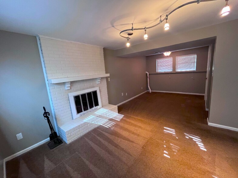 Building Photo - 1010 Yellow Pine Ct