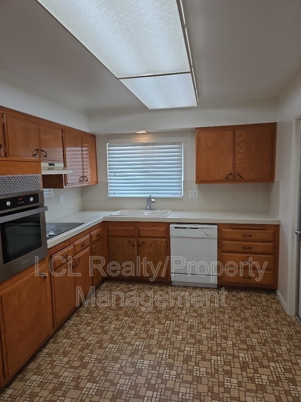 Building Photo - 27147 El Rancho Dr