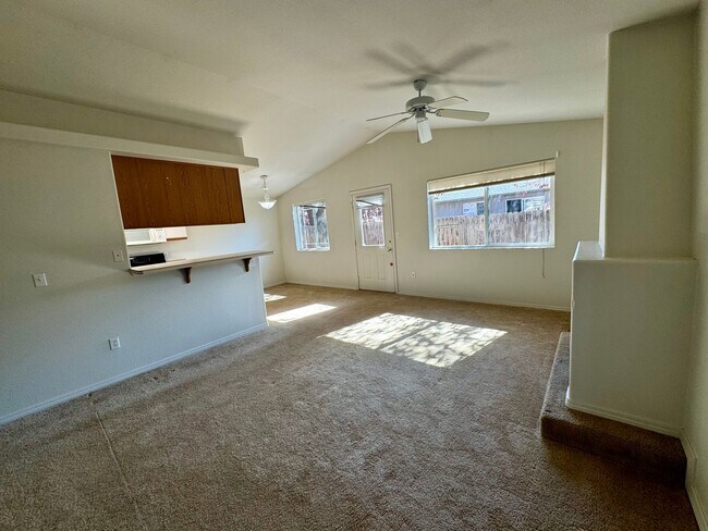 Building Photo - 516 NE Negus Loop