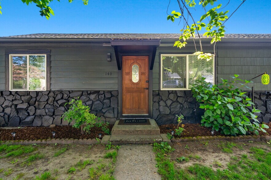 Primary Photo - 140 4th St