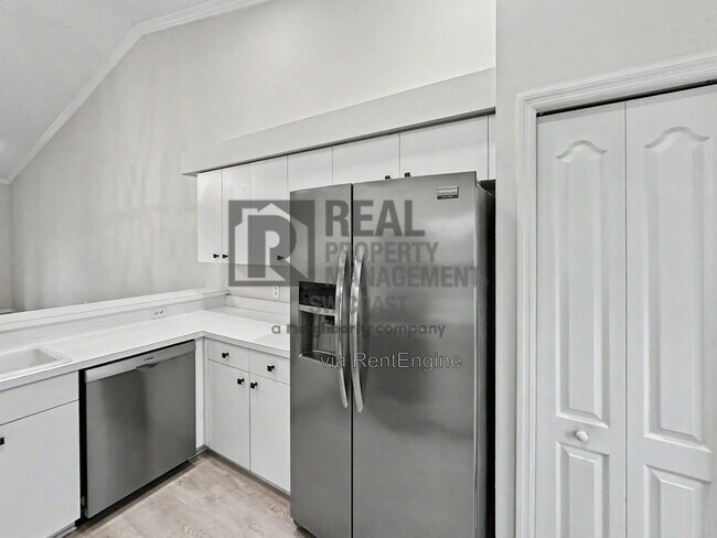 Building Photo - 21330 Lancaster Run