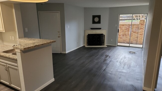 Building Photo - 11201 Lynbrook Dr