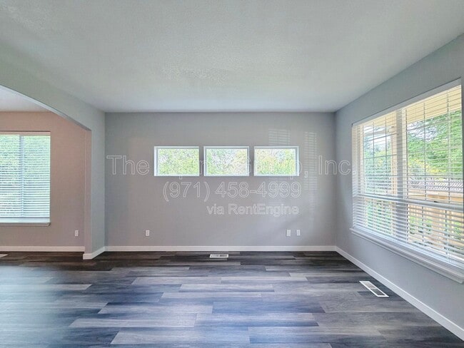 Building Photo - 5847 SW Coventry Pl