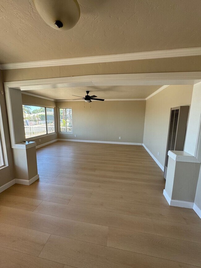 Building Photo - Charming 3-Bedroom, 2-Bathroom Home with H...