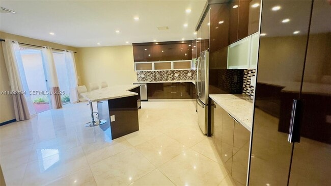 Building Photo - 1094 Redwood St